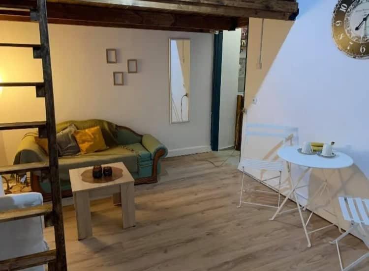 Mascot Bar Street Apartments Rhodes City Екстер'єр фото